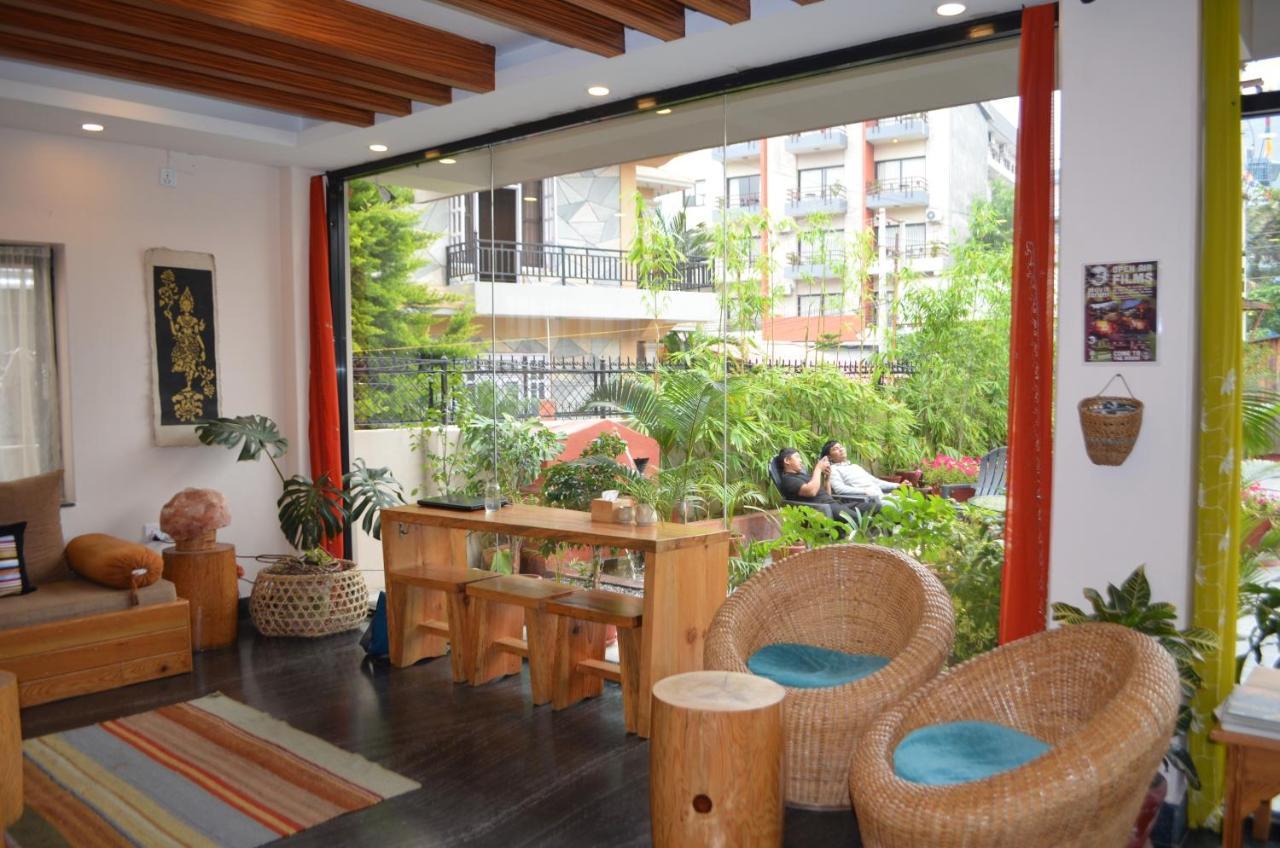 Hotel Karuna Pokhara Buitenkant foto