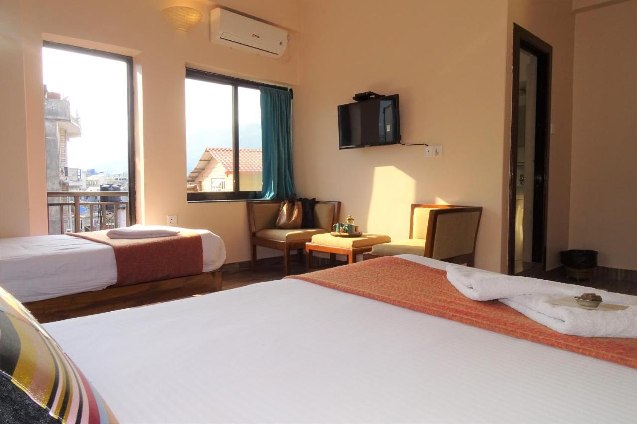 Hotel Karuna Pokhara Buitenkant foto