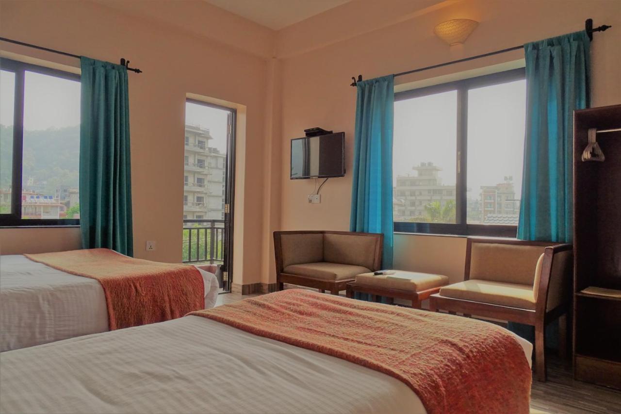 Hotel Karuna Pokhara Buitenkant foto