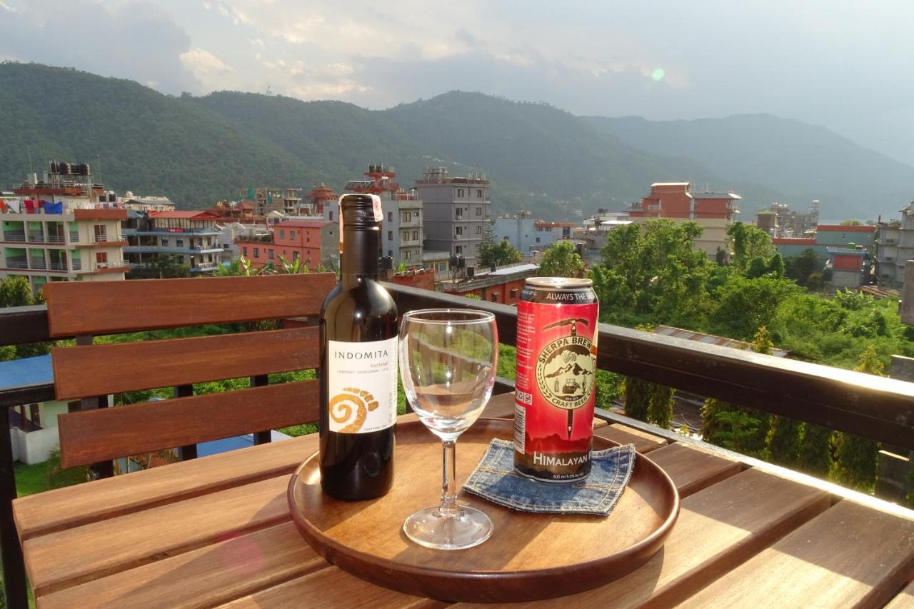Hotel Karuna Pokhara Buitenkant foto