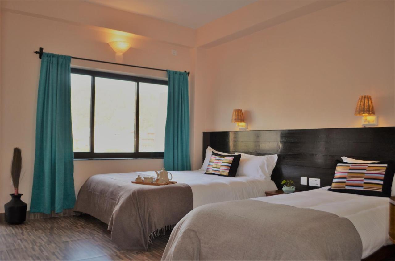 Hotel Karuna Pokhara Buitenkant foto