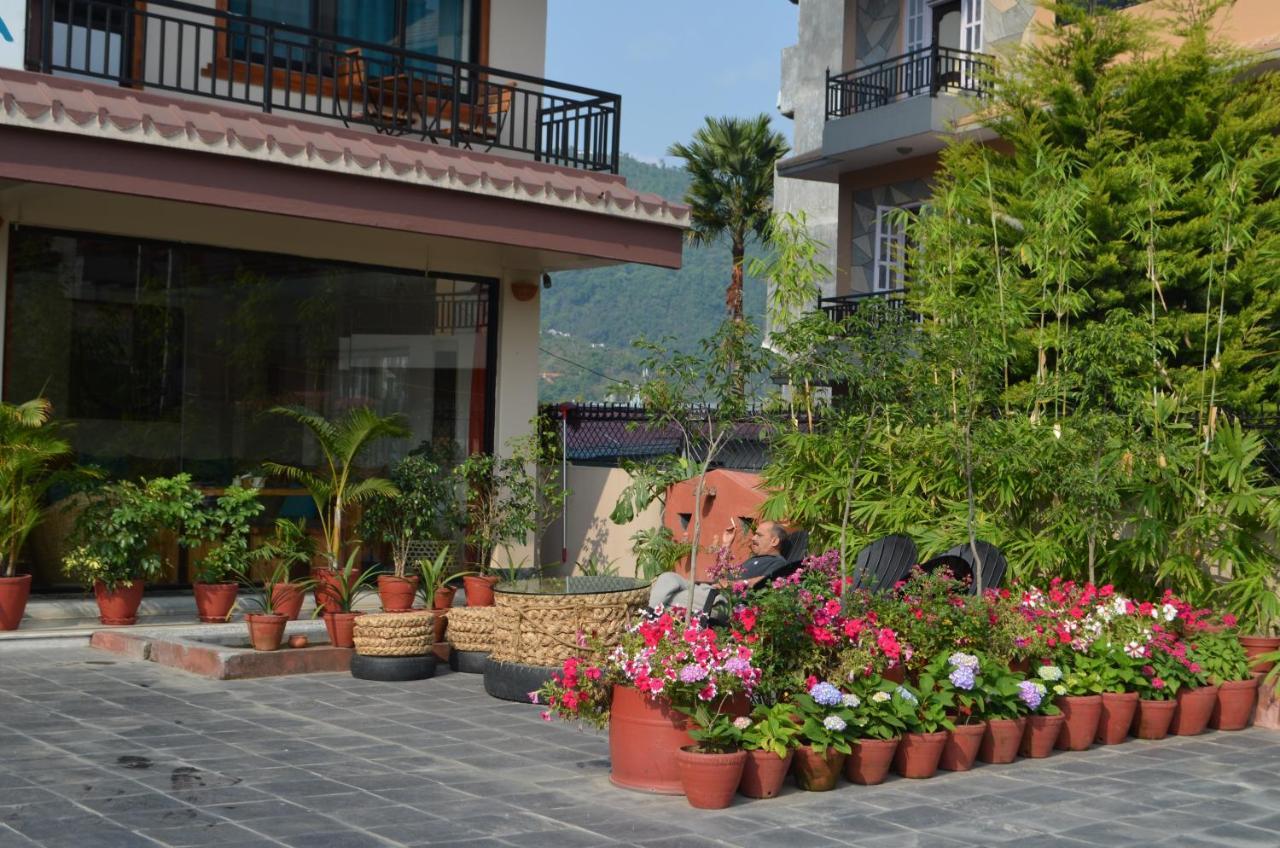 Hotel Karuna Pokhara Buitenkant foto