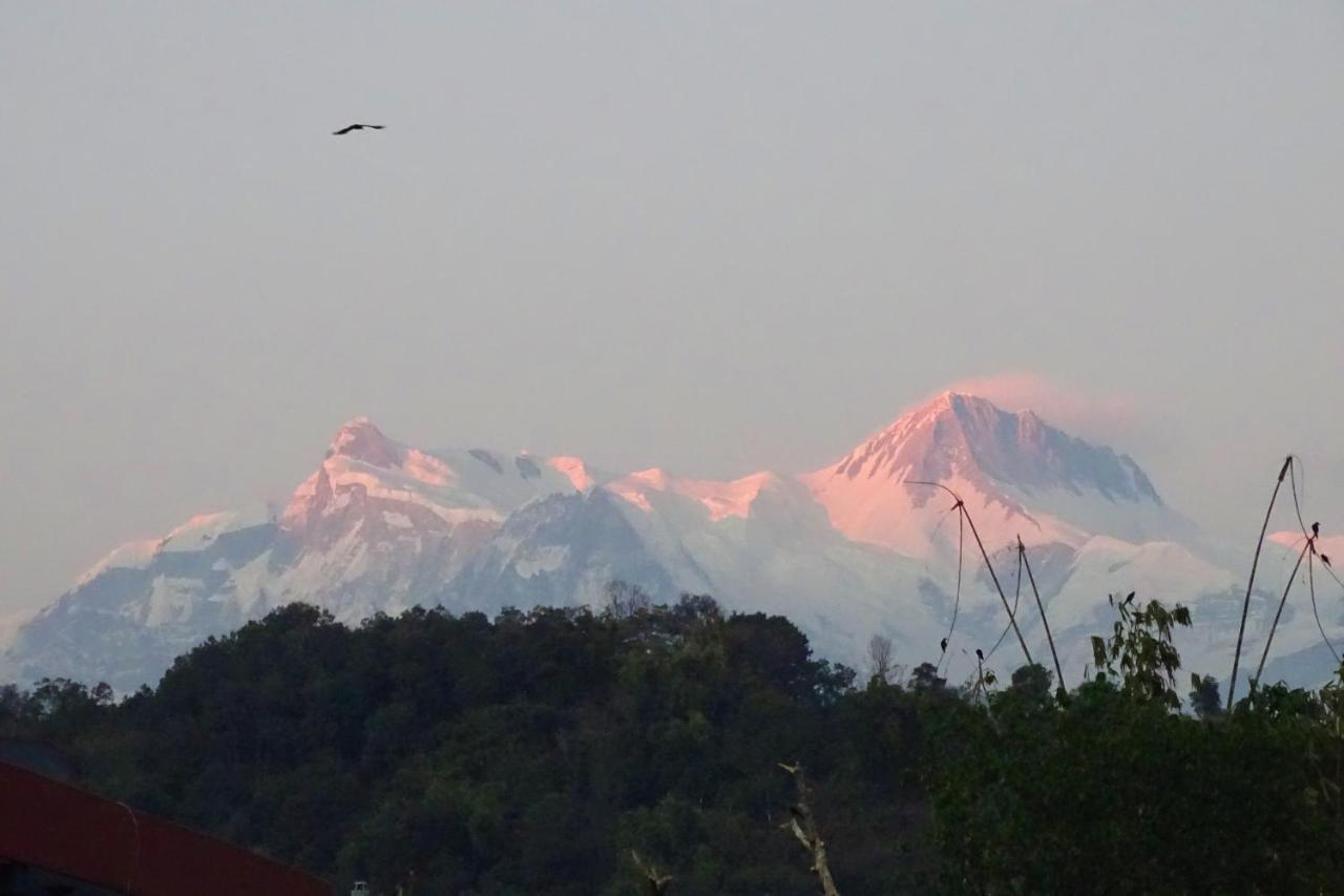 Hotel Karuna Pokhara Buitenkant foto