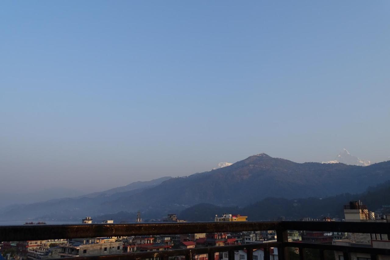 Hotel Karuna Pokhara Buitenkant foto