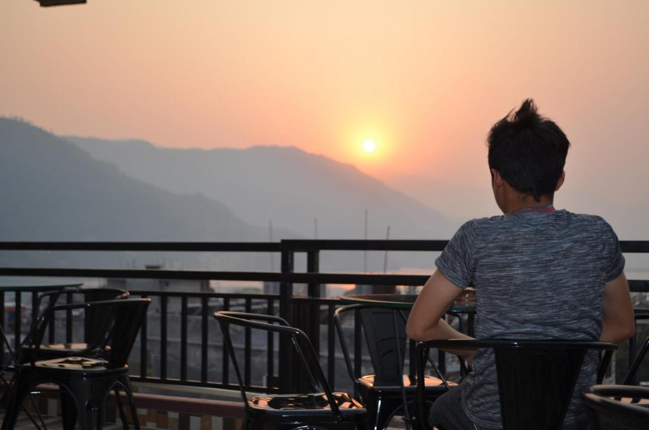 Hotel Karuna Pokhara Buitenkant foto